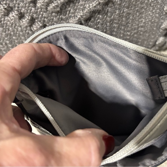 ❤️Coach Signature Pattern Crossbody Bag in Light Gray - Picture 4 of 4